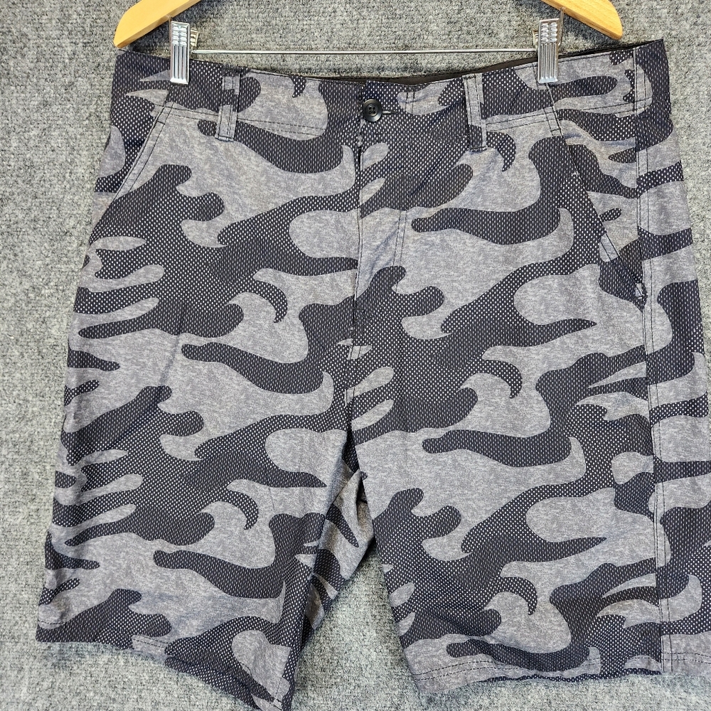 Plugg Hybrid Shorts Men 36 Cargo Gray Camo Lightweight Quick Dry Button Beltloop